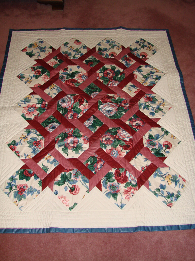 A Pretty Lattice Quilt Made With Chintz Fabric I Would Love To Learn 