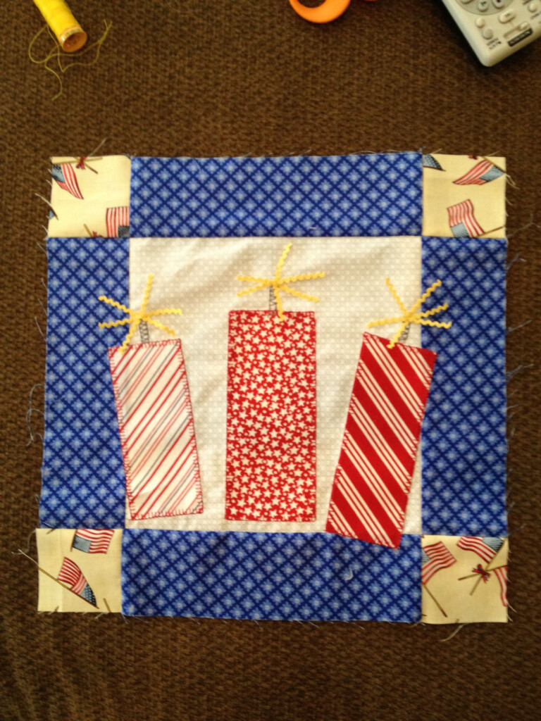 Pin By Corinne Oplinger On Quilts Holiday Quilts Quilts Patriotic 